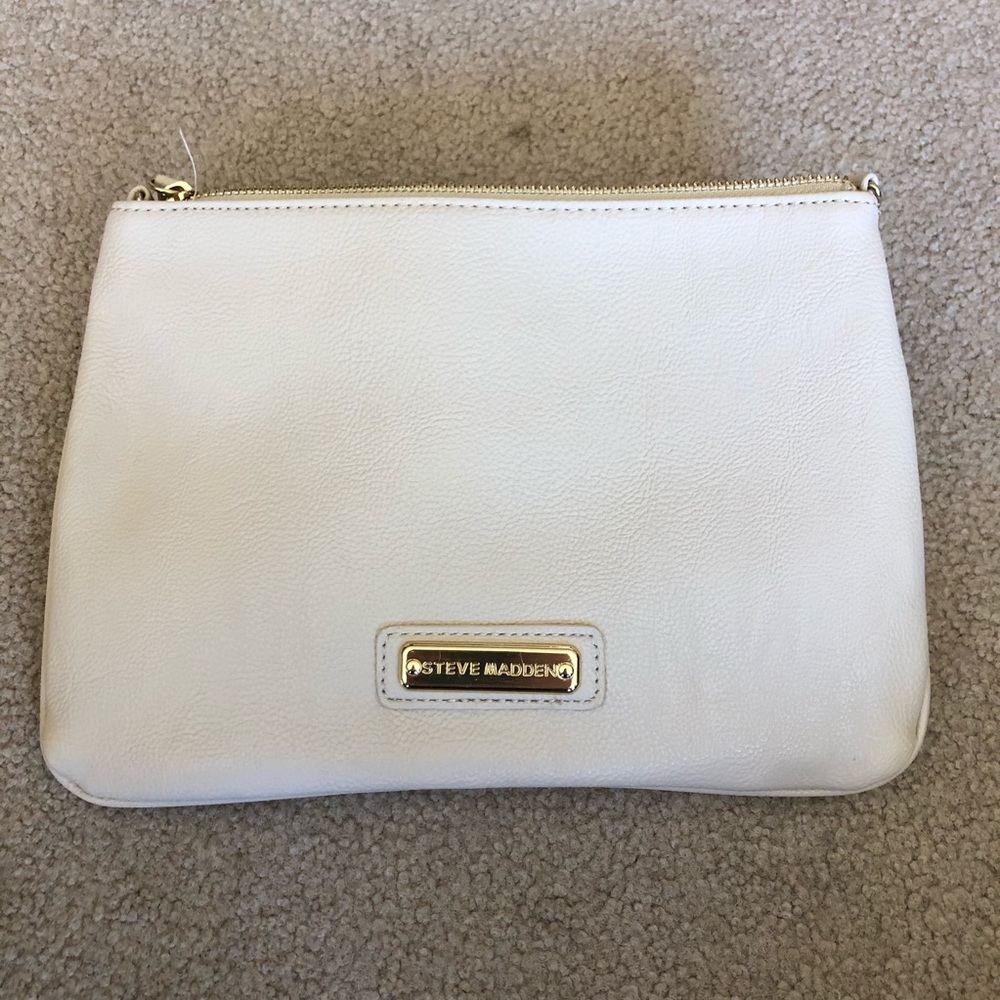 Steve Madden Over the Shoulder - Picture 6 of 8
